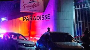 Patrulla de policía afuera de un motel en Veracruz.