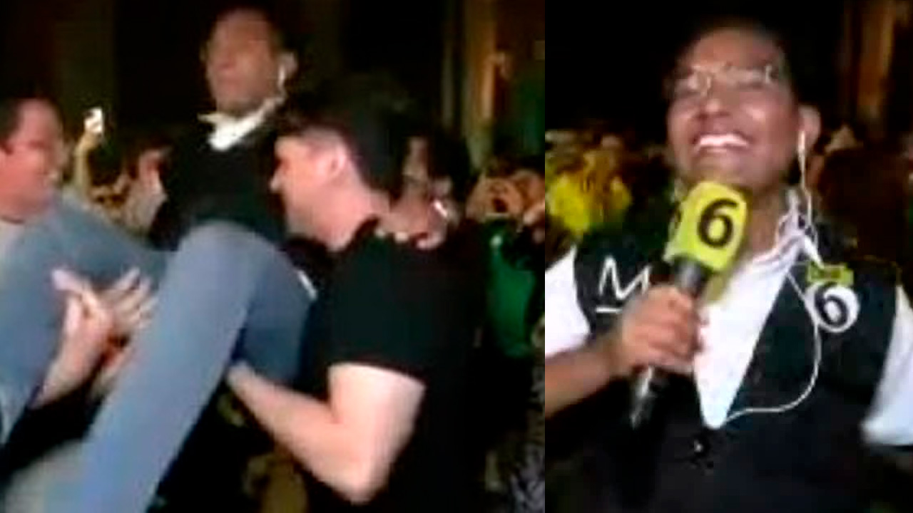 Tony Martínez, reportero de Canal 6, fue cargado durante un reporte en vivo desde el Centro de Guadalajara.