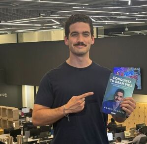 Rorro Echávez y su libro 'Conquista tu gran vida0