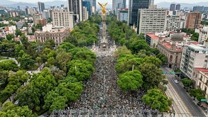 Aficionados en el Ángel de la Independencia