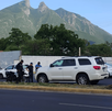 Un oficial de Fuerza Civil resultó lesionado tras un accidente vial en la Av. Alfonso Reyes, Monterrey. Cruz Roja lo reporta estable; descartan persecución.