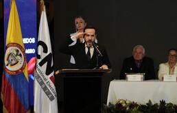 El presidente electo de Colombia, Abelardo de la Espriella, habla tras recibir sus credenciales del Consejo Nacional Electoral en Bogotá, Colombia