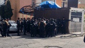 Fuerte operativo en Los Héroes Tecámac, debido a que Miguel 'N' se atrincheró con su familia para evitar un anexo.