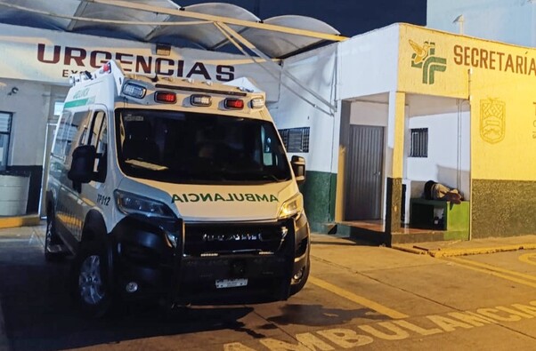 Hombre se electrocuta y queda grave en Tlaquepaque, es atendido en Clínica de la Cruz Verde.