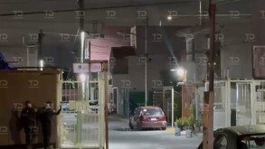 Mujer grita desde interior de casa en Tecámac, donde llevan más de 7 sin poder salir.