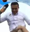 Erick González siendo levantado por los fanáticos en el Fan Fest de Monterrey.