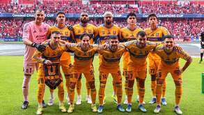 Jugadores de Tigres previo a la Final de Champions Cup.