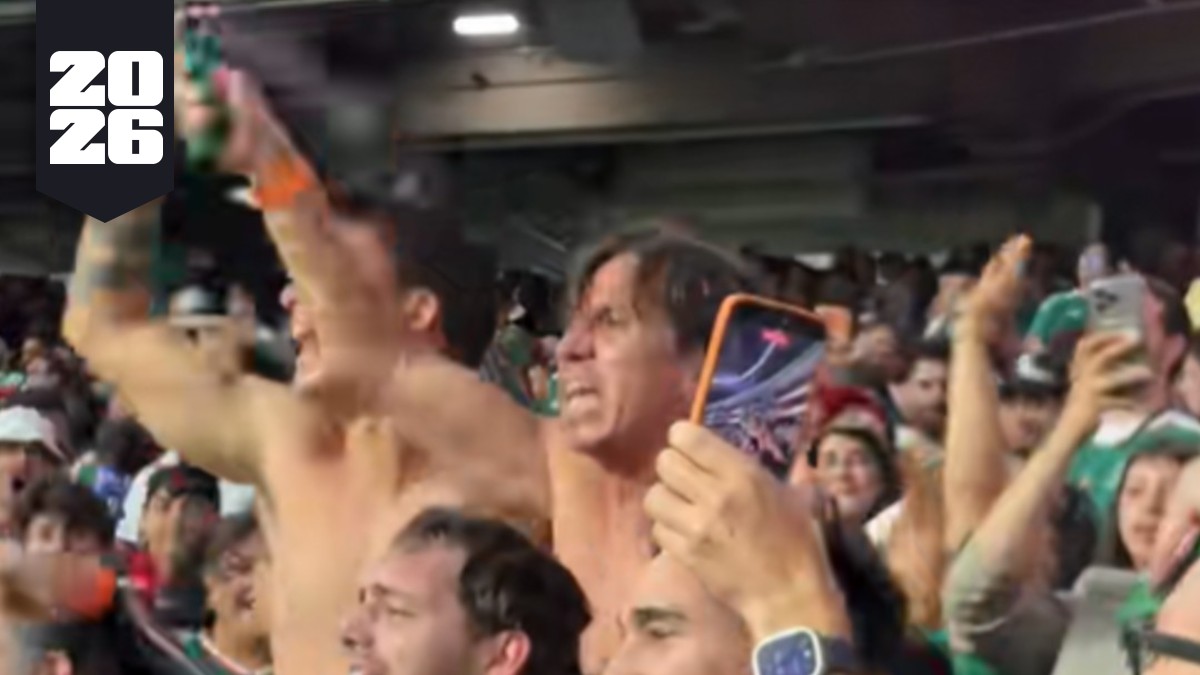 'Tilón' Chávez festeja gol de su hijo