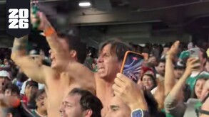 'Tilón' Chávez festeja gol de su hijo