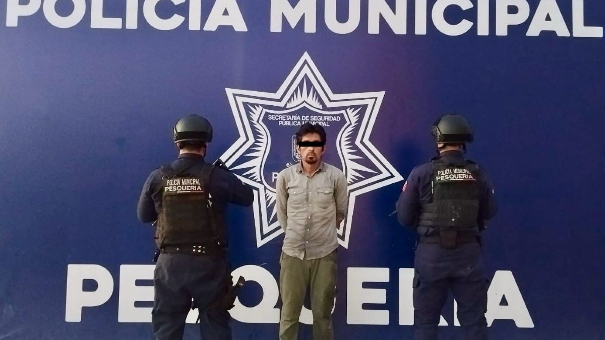 Un joven de 18 años fue detenido en Pesquería con 53 dosis de droga, una báscula digital y dinero en efectivo.
