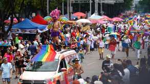 Si deseas asistir a la marcha LGBT 2026 en la Ciudad de México, aquí te dejamos algunas recomendaciones.