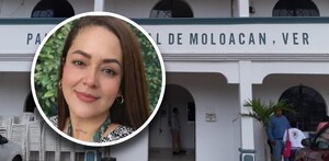 Foto de mujer sonriente junto al palacio municipal de Moloacán, en Veracruz.