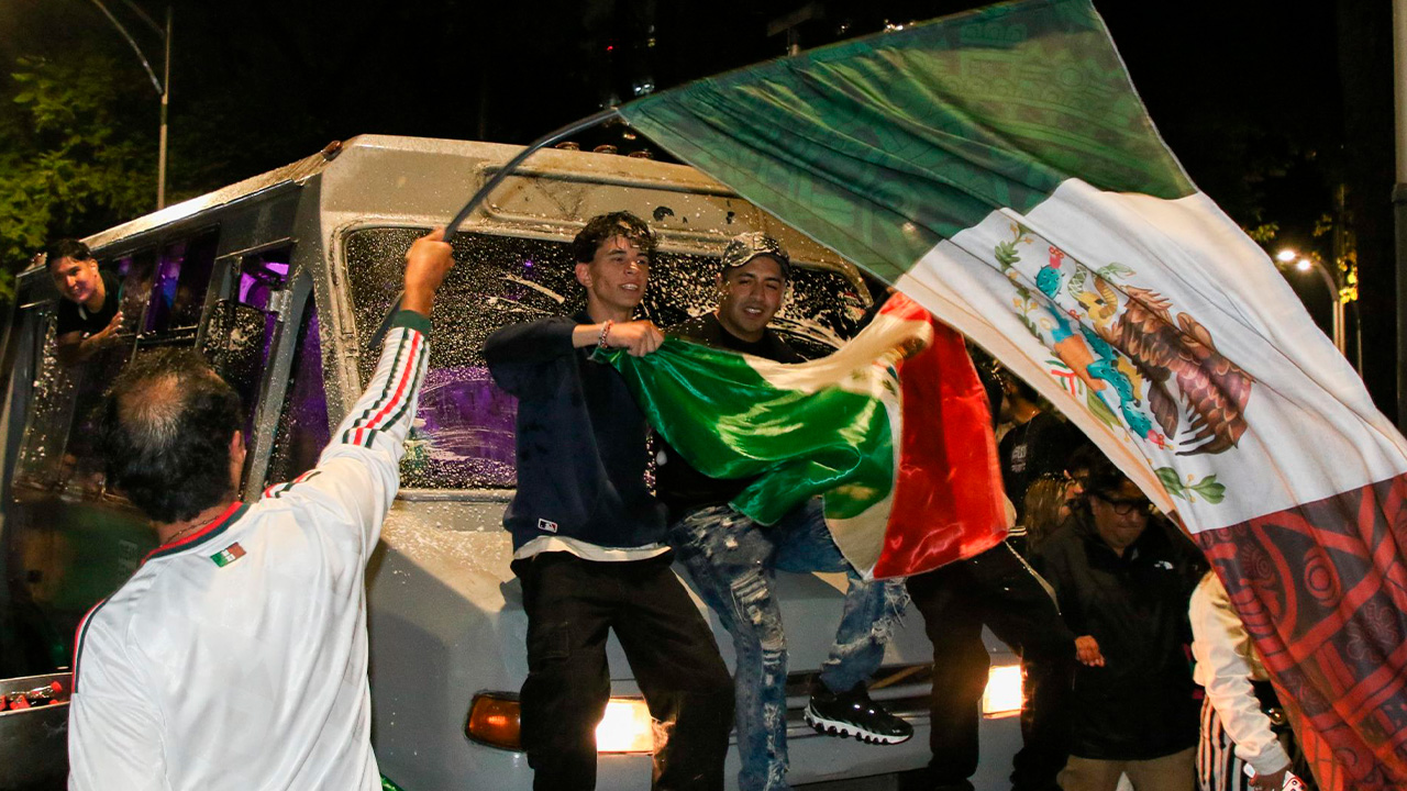 Más de 800 mil personas participaron en los festejos por el triunfo de la Selección Mexicana en distintos puntos de la capital.