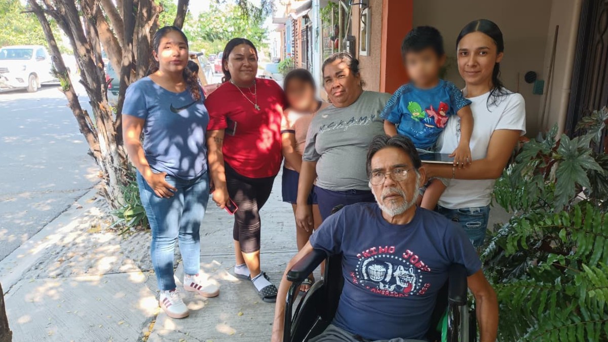 Habitantes de la colonia Dos Ríos, en Guadalupe, denuncian que llevan una semana sin electricidad, lo que ha afectado su salud, alimentos y economía.