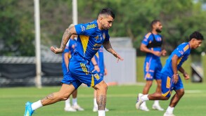 Ángel Correa en entrando con Tigres.