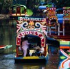 Trajineras de Xochimilco en el embarcadero principal.