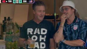 Edward Norton y Brad Pitt se reunieron para ver el partido de Turquía vs Estados Unidos lo cual generó miles de comentarios