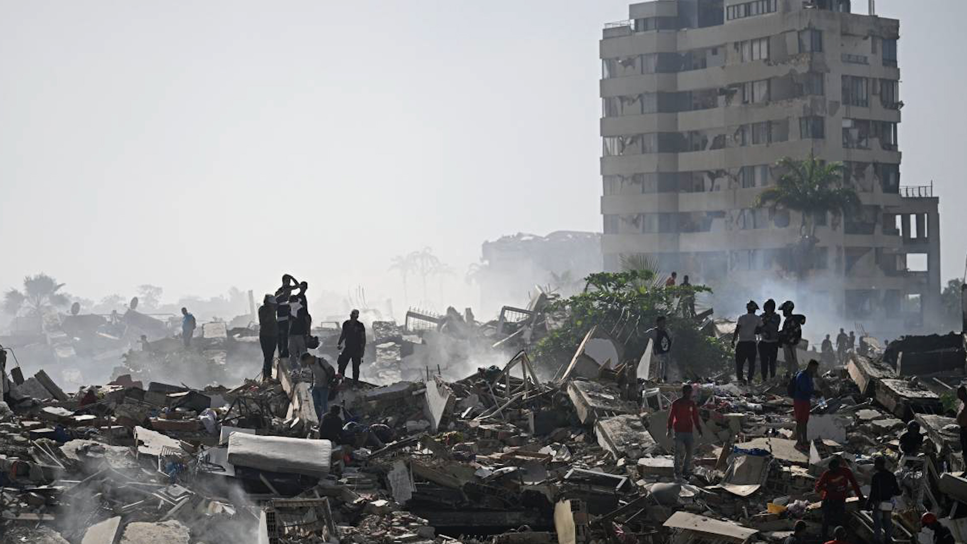 Jorge Rodríguez reporta 920 muertes en Venezuela tras sismos de 7.2 y 7.5. Rescatistas advierten cifra real será mayor por falta de infraestructura.