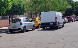 Autoridades atendiendo el reporte de un adulto mayor sin vida en el Centro de Torreón.