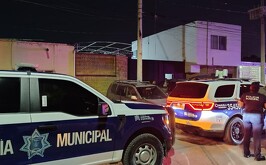 Autoridades clausurando una quinceañera por menores consumiendo drogas y alcohol.