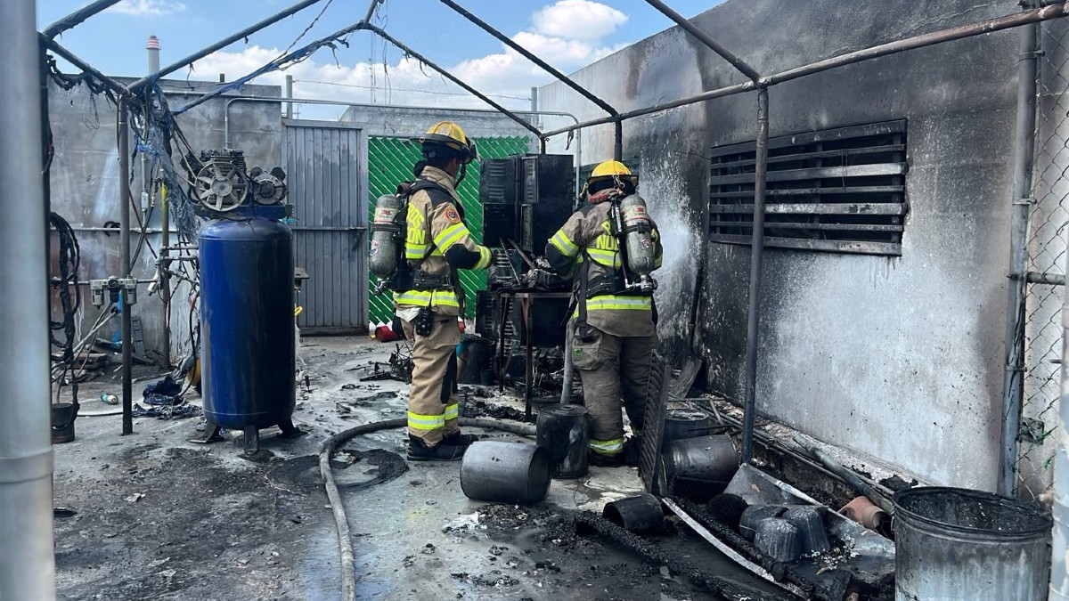 Un incendio en un taller de sombreros del Centro de Monterrey movilizó a cuerpos de auxilio; no se reportaron personas lesionadas.