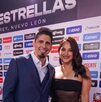 Ramiro Peña, pelotero de Sultanes, junto a su esposa en la gala de reconocimientos previo al Juego de Estrellas de la LMB 2026.