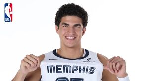 Karim López con el uniforme de los Memphis Grizzlies.