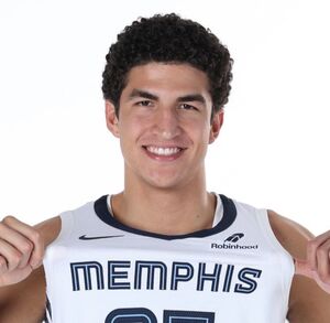 Karim López con el uniforme de los Memphis Grizzlies.