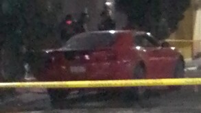 Personas muertas a balazos a bordo de un Ferrari