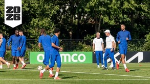 Tras el sensible fallecimiento de su madre, el técnico Didier Deschamps regresó a la concentración de Francia para preparar el duelo ante Suecia en el Mundial.
