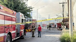 Un incendio consumió el segundo piso de una vecindad en la colonia Independencia, en Monterrey; no hubo personas lesionadas.