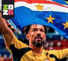 Fotografía del portero de Cabo Verde en el Mundial 2026 con la bandera su país