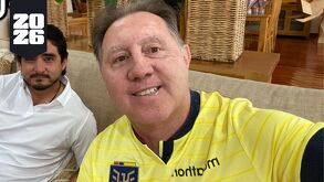Alex Aguinaga apoyando a la Selección de Ecuador.