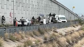Tres personas fueron halladas sin vida durante la mañana de este domingo a un costado de la carretera lateral que conecta Apaseo el Grande con Celaya.