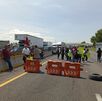 Bloqueo en la autopista México-Puebla por detención de personas de Texmelucan.