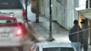 Detienen a dos presuntos extorsionadores en la alcaldía Iztapalapa; cobraban derecho de piso a comerciantes.