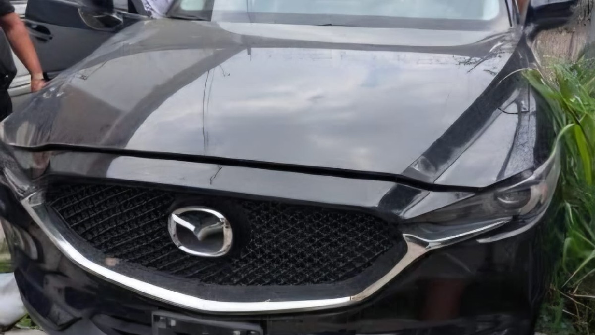 Fiscalía de Jalisco localizó una camioneta Mazda CX-5 que contaba con reporte de robo.