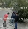 Dos jóvenes fueron sorprendidos por un hombre que los asaltó en calles de la alcaldía Gustavo A. Madero.