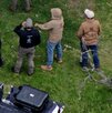 Personas de búsqueda realizando labores en un paraje de Hidalgo.