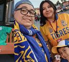 Camilo Andrés es ecuatoriano, pero su esposa e hijo son mexicanos. Conoce su historia y por quién apostará en los Dieciseisavos de Final.