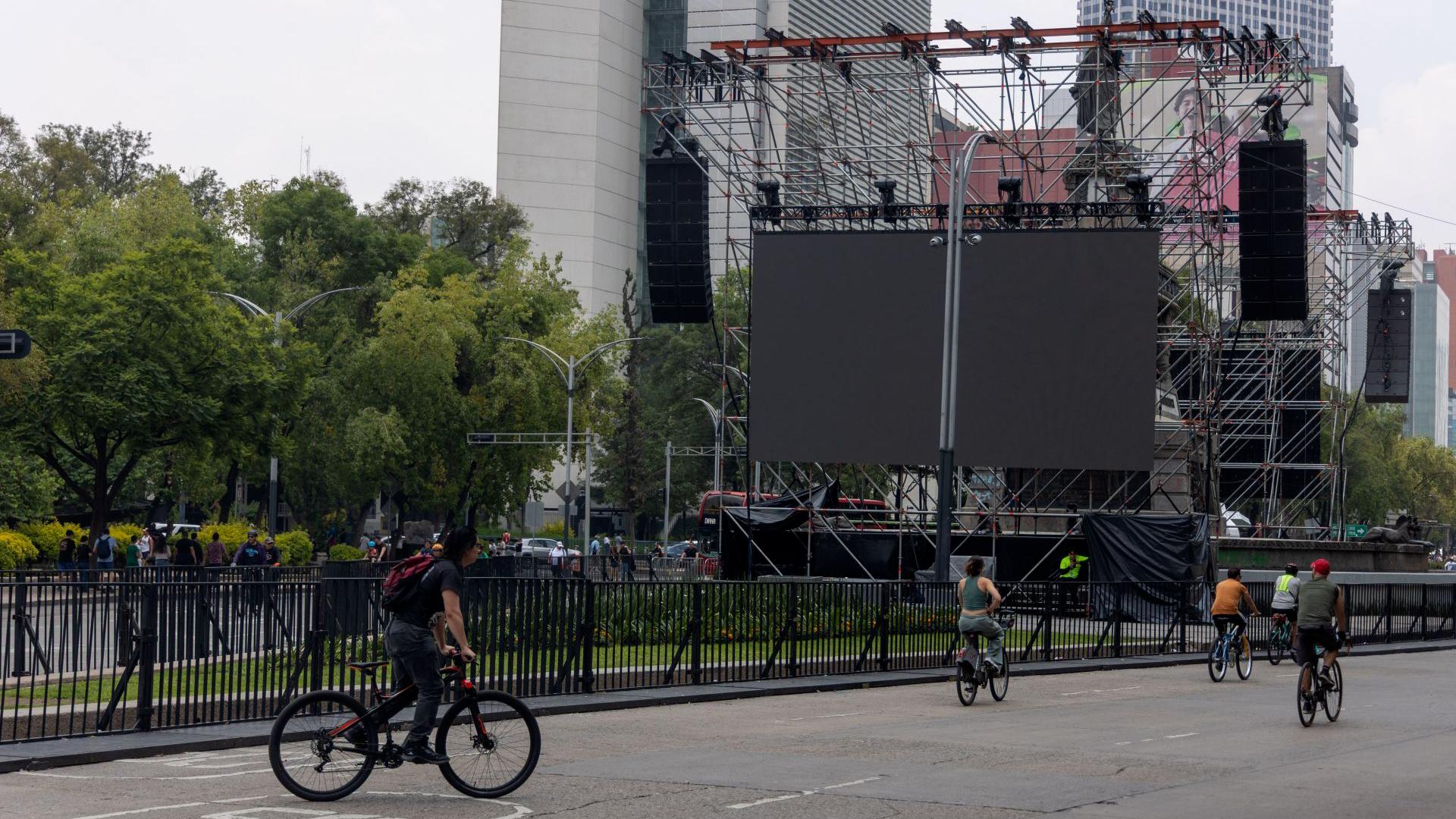 17 megapantallas en Paseo de la Reforma para el partido de mañana. Autoridades advierten sobre basura y falta de sanitarios. Transmisión en vivo.