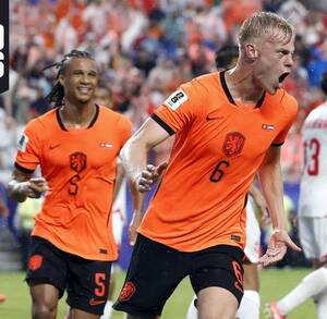 Jugadores de Países Bajos celebrando gol