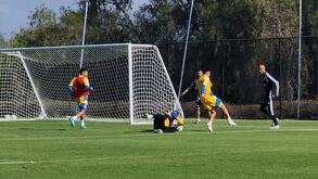 Guido Pizarro dirigiendo en la pretemporada con Tigres.