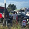 Elementos de la Cruz roja auxilian a mujer tras ser atropellada