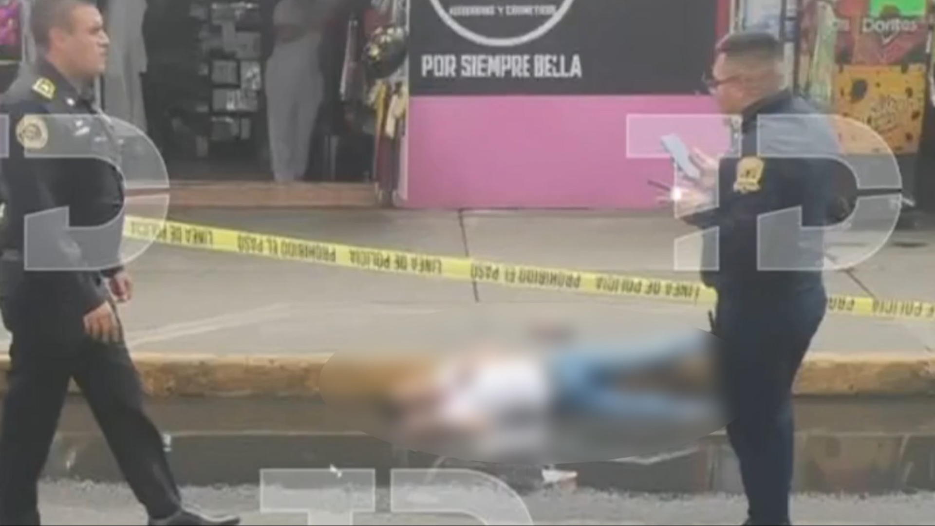 Joven muere baleado en intento de asalto en Avenida Tláhuac, CdMx. Su acompañante sobrevive tras recibir disparos. Detalles del incidente en Iztapalapa.