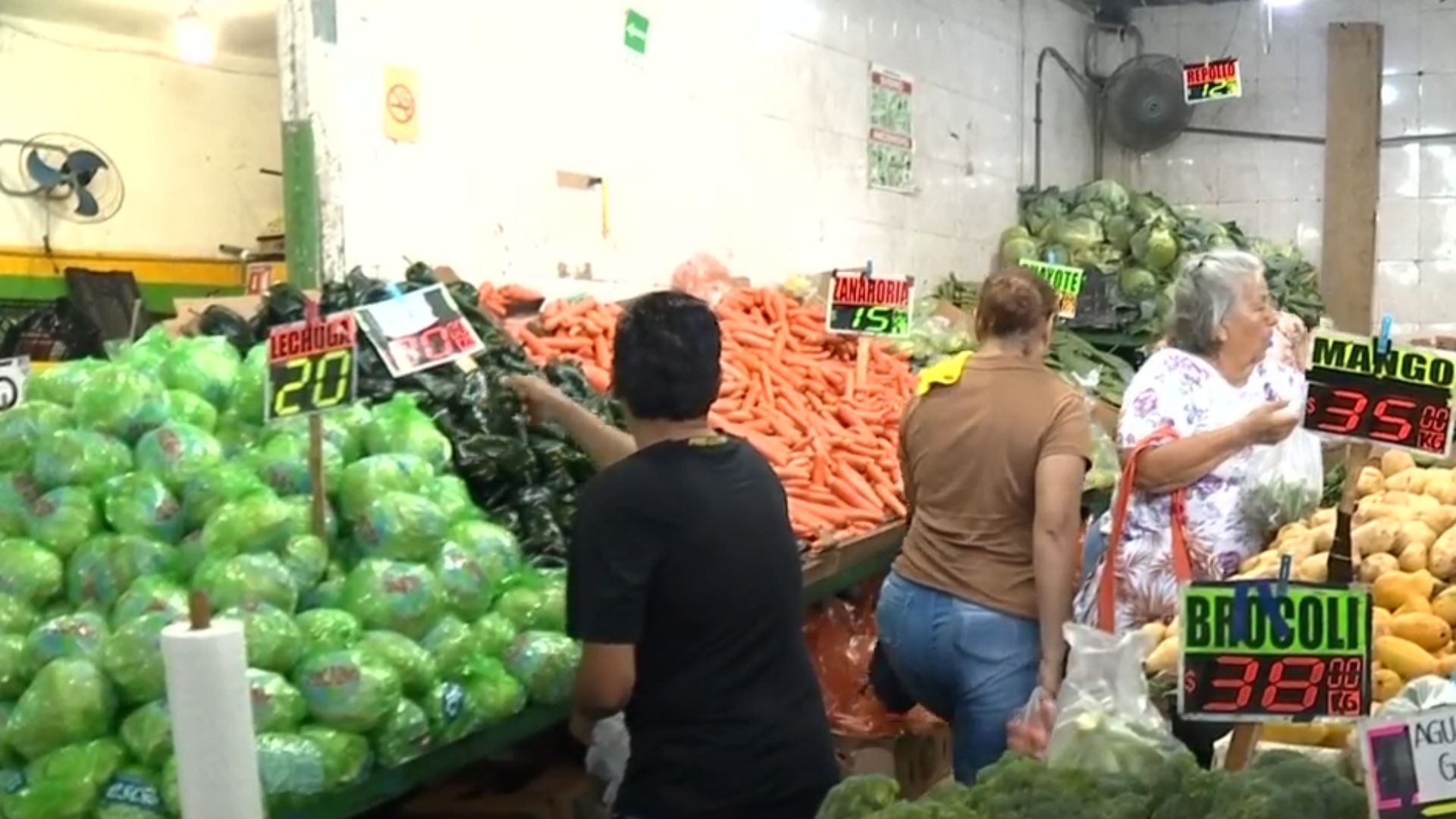Con 1500 pesos semanales compra frutas, verduras, huevo y carne en Monterrey.