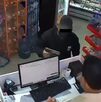 Captan a un hombre robando una tienda de abarrotes a mano armada en Tulancingo, Hidalgo.