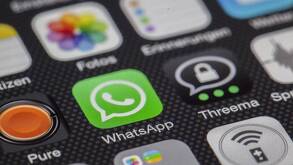 La pantalla de un teléfono celular con varias aplicaciones móviles y entre ellas WhatsApp