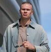 El jugador de Noruega Erling Haaland vistiendo ropa casual