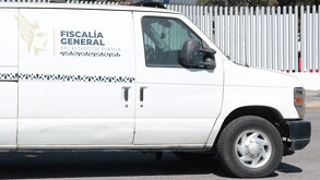 Auto de la Fiscalía de Puebla acude para el levantamiento de un cadáver.